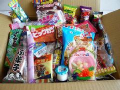 HappySmile駄菓子詰め合わせ2,400円(税別)ポッキリ送料無料!!<br>(北海道・四国・九州は別途送料がかかります。)　お菓子まきにいかがですか。